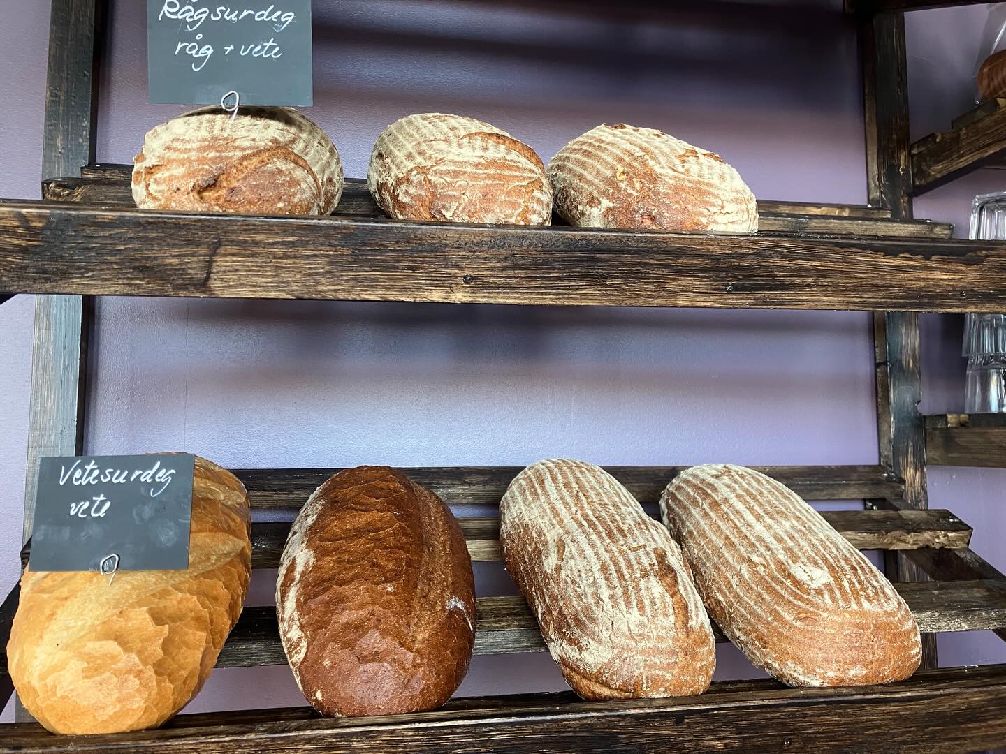 Fyrisvalls Bageri & Café — färskt bröd och bakverk